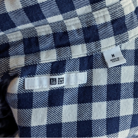 Uniqlo Plaid Long Sleeve Flannel Button Up Top. M. Runs Small. - Picture 5 of 6